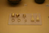 Anelli e orecchini in oro 1400 a.C.