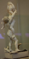 Ares, Afrodite ed Eros, vista laterale.