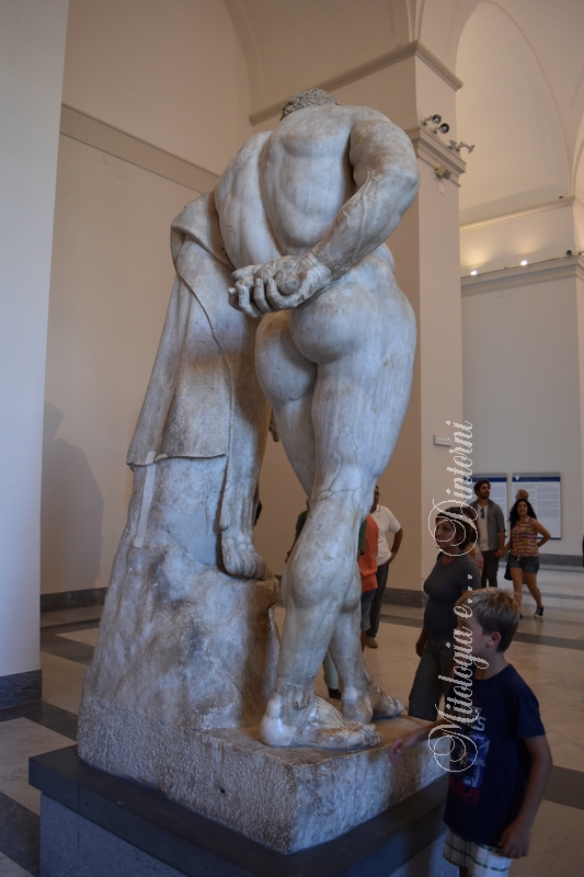 Ercole Farnese visto da dietro