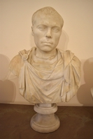 Ritratto di ignoto su busto antico non pertinente - Testa tardo-augustea/tiberiana (10/37 d.C.); busto antonino (138 d.C.-192 d.C.) Inv. 6179 - Unidentified portrait set in an unrelated ancient bust. Head, late Augustan/Tibenan (AD 10-37); bust, Antonine (AD 138-192)  Inv. 6179