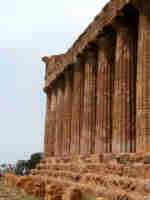 Agrigento, tempio della Condordia visto lateralmente.