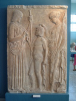 Copia di un rilievo votivo custodito ad Atene