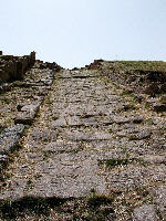  Morgantina, via che conduce alla zona romana.