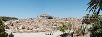 panoranica dell'acropoli con in fondo la veduta del tempio A (in prossimità del tempio O).