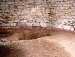 Tirinto, interno tomba micenea.