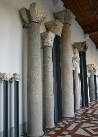 Colonne e capitelli bizantini