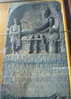 altra stele