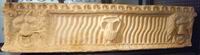 Sarcofago con testa di leone e strigile II sec. d.C.