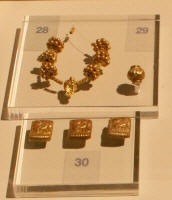 Monili in oro, dal 1400 al 1300 a.C. 
