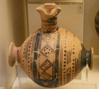 Oinochoe a barile da Tirinto, 750/730 a.C.